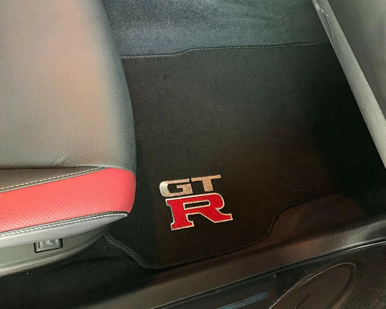 Floor Mats for Nissan GT-R Tailored Black Carpets Set With GTR Emblem - AutoWin